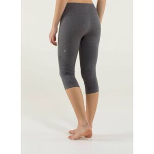 LULULEMON ATHLETICA In The Flow Crop II Size 4